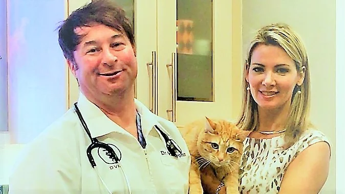 Mieshelle Nagelschneider with Veterinarian 2 | Mieshelle Nagelschneider | Cat Behaviorist Mieshelle Nagelschneider with Veterinarian 2 | Mieshelle Nagelschneider | Cat Behaviorist